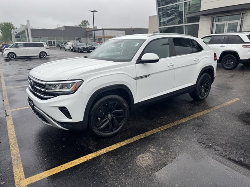 Certified 2022 Volkswagen Atlas Cross Sport SE w/ Black Wheel Package image 1