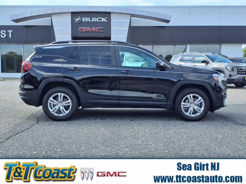 Certified 2022 GMC Terrain SLE w/ Driver Convenience Package image 1