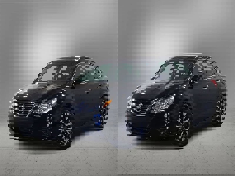 Used 2017 Nissan Altima 2.5 SV image 1