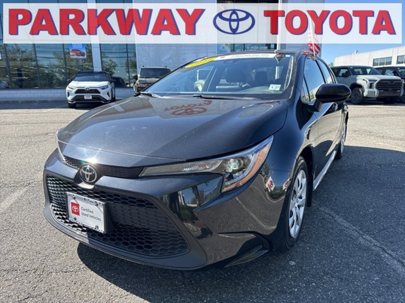 Certified 2022 Toyota Corolla LE image 1
