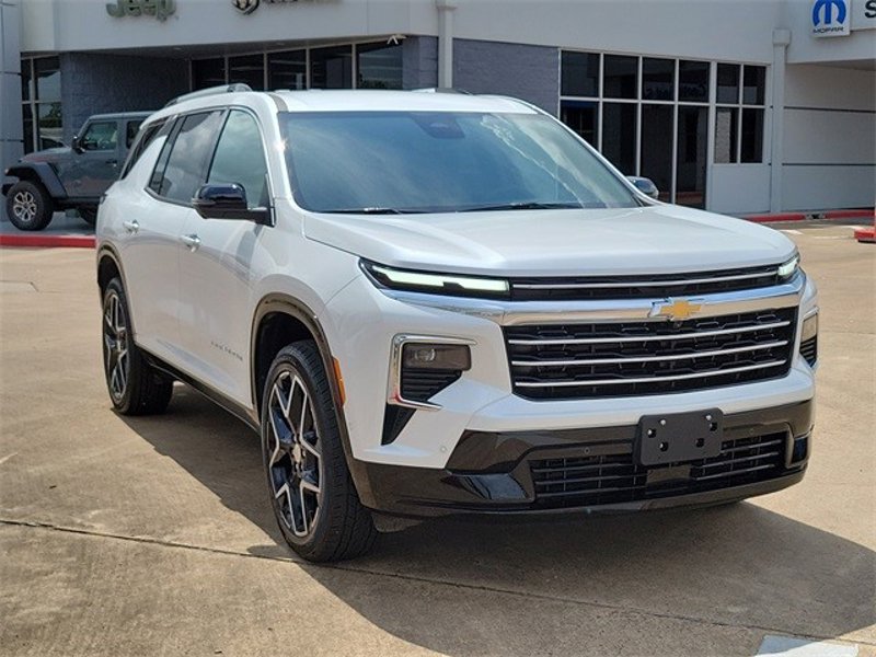 Certified 2025 Chevrolet Traverse High Country image 1