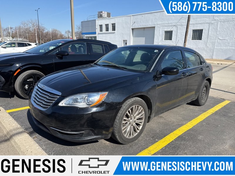 Used 2014 Chrysler 200 LX image 1