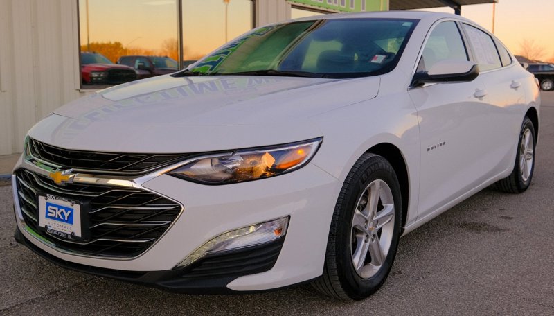 Used 2022 Chevrolet Malibu LT image 1