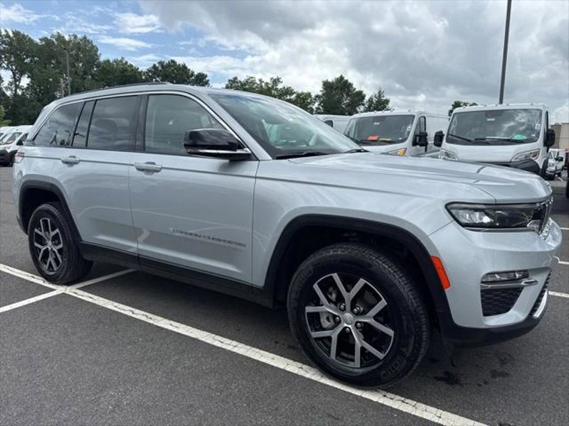Certified 2023 Jeep Grand Cherokee Limited image 1