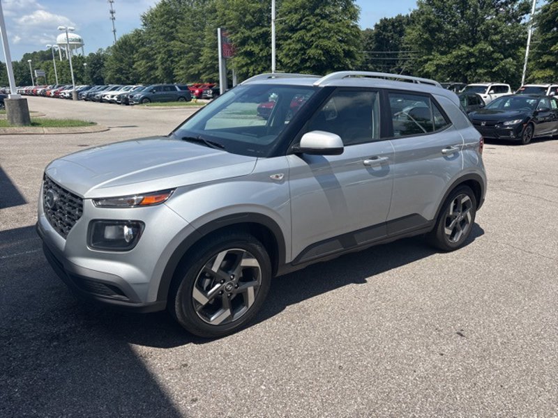 Used 2023 Hyundai Venue SEL image 1