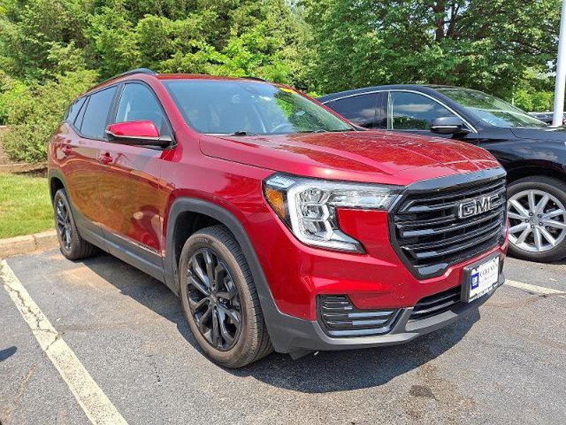Certified 2022 GMC Terrain SLE w/ Driver Convenience Package image 1