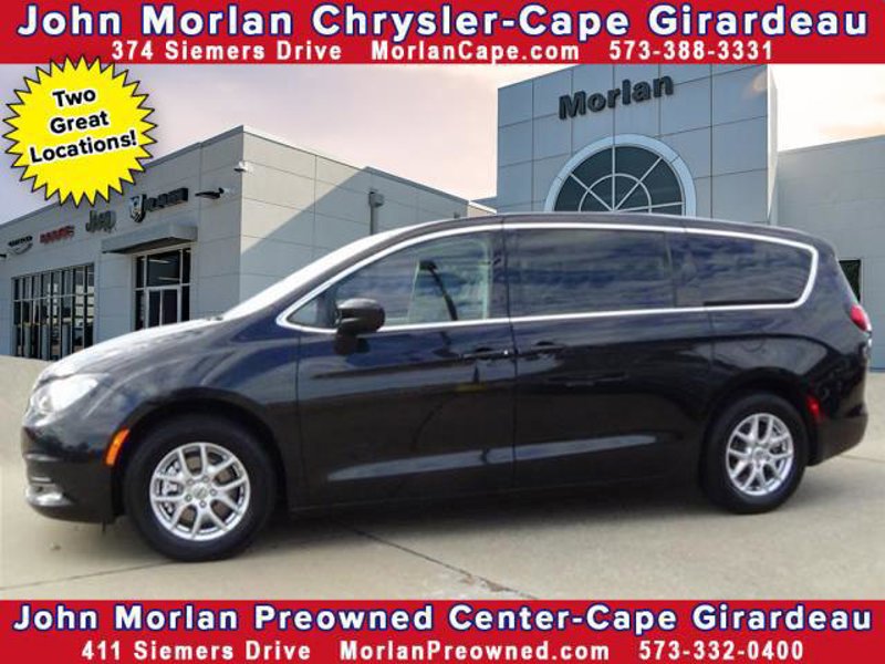 Certified 2022 Chrysler Voyager LX image 1