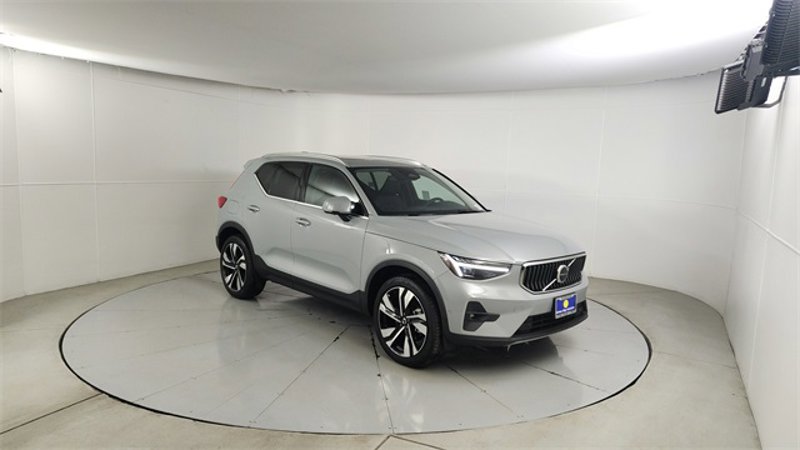 Certified 2024 Volvo XC40 B5 Ultimate w/ Protection Package Premier image 1