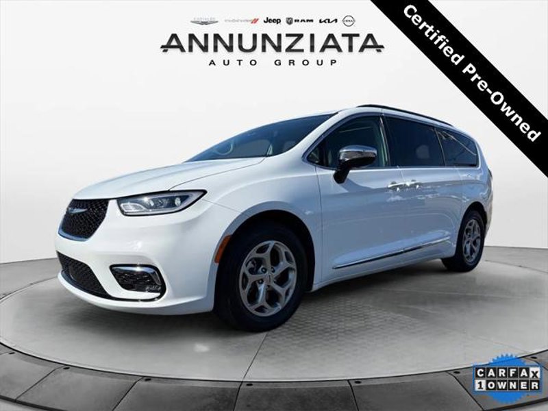 Certified 2023 Chrysler Pacifica Limited image 1