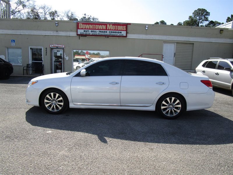 Used 2012 Toyota Avalon Limited image 1