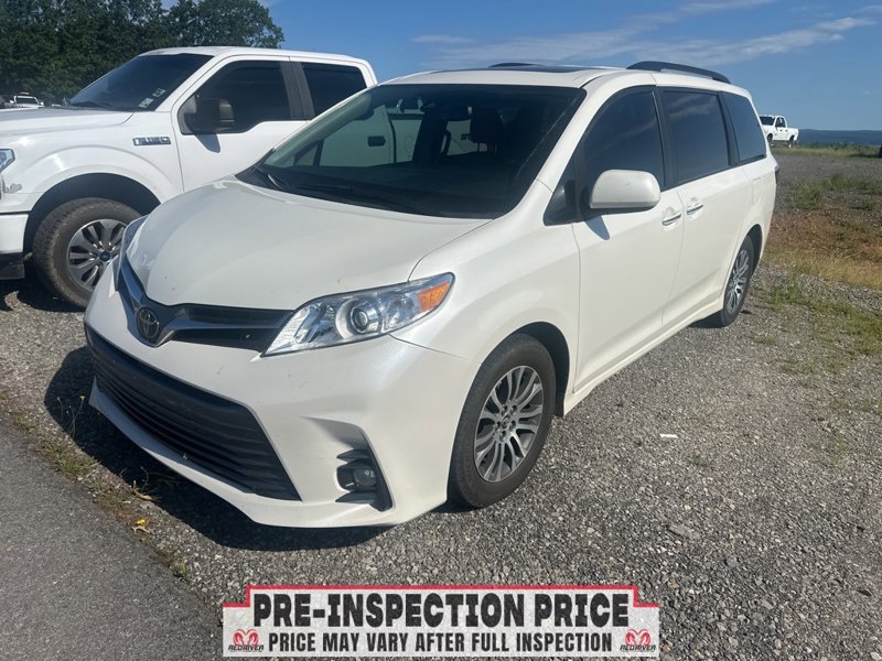 Used 2018 Toyota Sienna L image 1