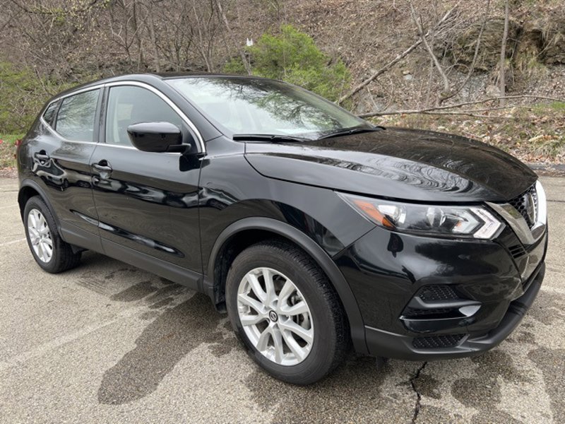Certified 2022 Nissan Rogue Sport S image 1