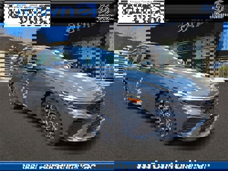 Certified 2025 Hyundai Elantra Sport image 1