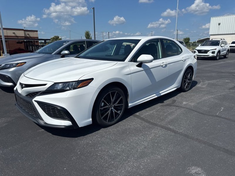 Certified 2024 Toyota Camry SE image 1