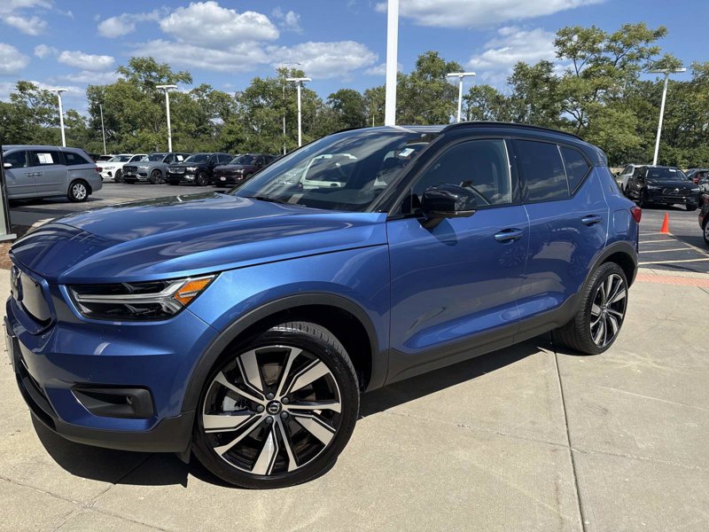 Certified 2021 Volvo XC40 P8 Recharge w/ Advanced Package image 1