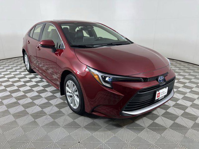 Certified 2025 Toyota Corolla XLE image 1