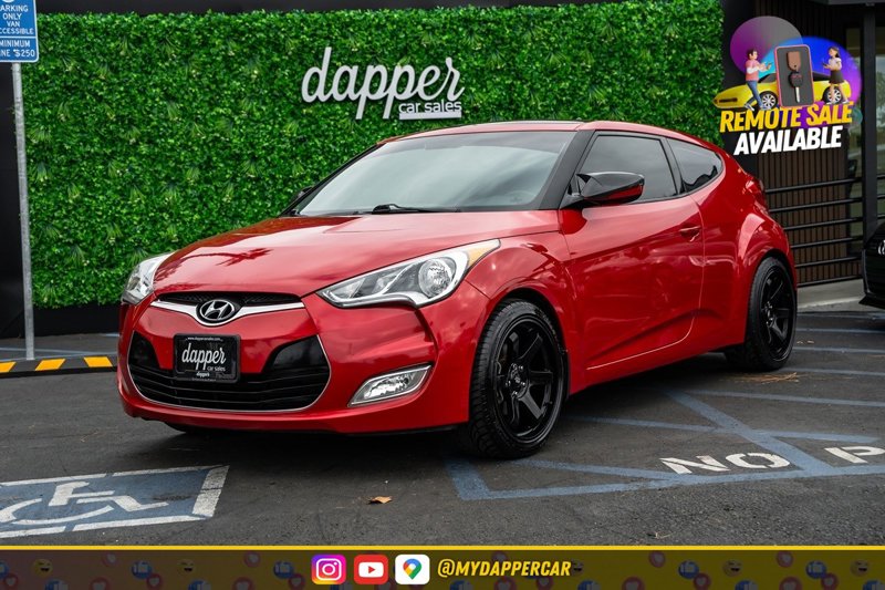 Used 2013 Hyundai Veloster w/ Style Pkg image 1