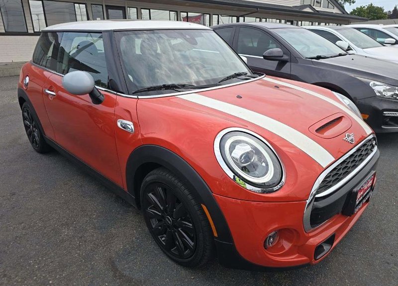 Used 2021 MINI Cooper S w/ 6.5" Touchscreen Package image 1