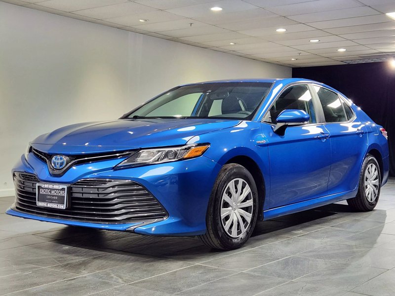 Used 2020 Toyota Camry LE image 1