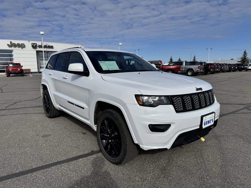 Certified 2022 Jeep Grand Cherokee Laredo X image 1