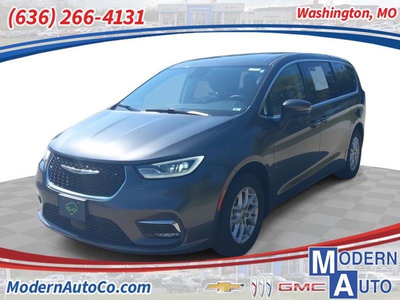 Used 2023 Chrysler Pacifica Touring-L image 1