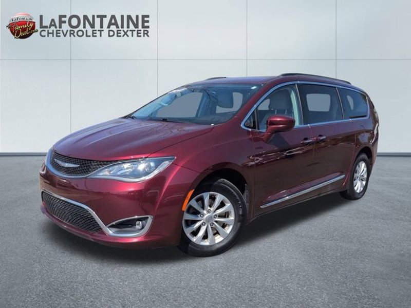 Used 2017 Chrysler Pacifica Touring-L image 1