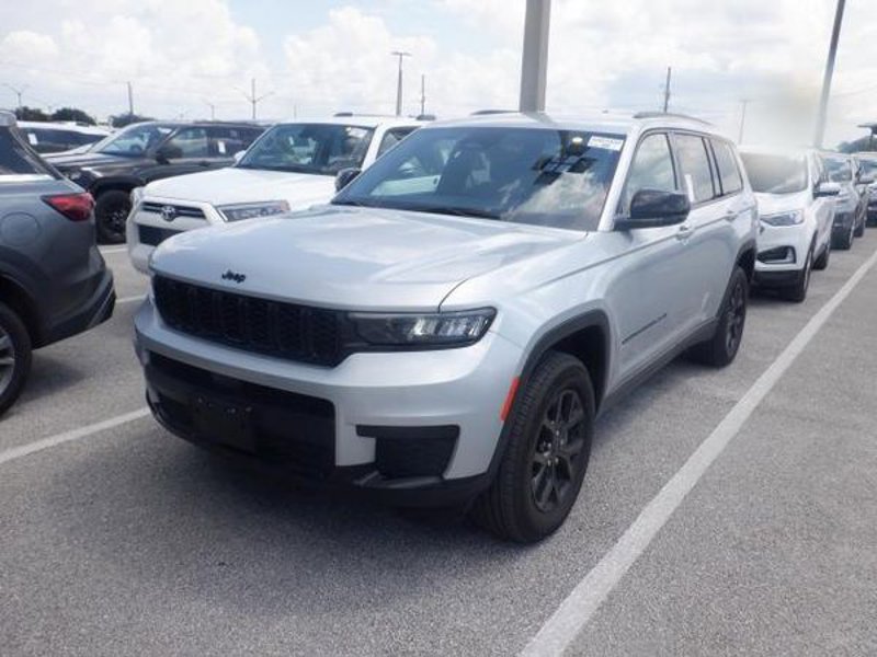 Used 2024 Jeep Grand Cherokee L Laredo image 1