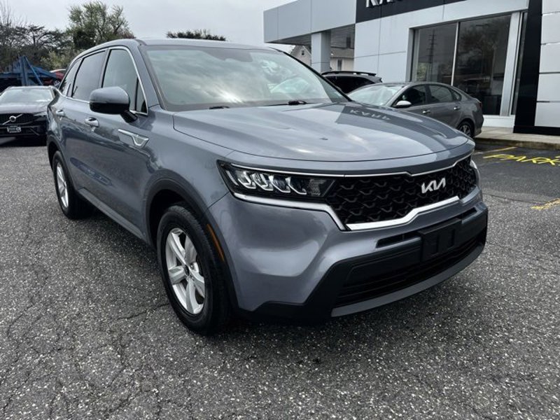 Certified 2022 Kia Sorento LX image 1
