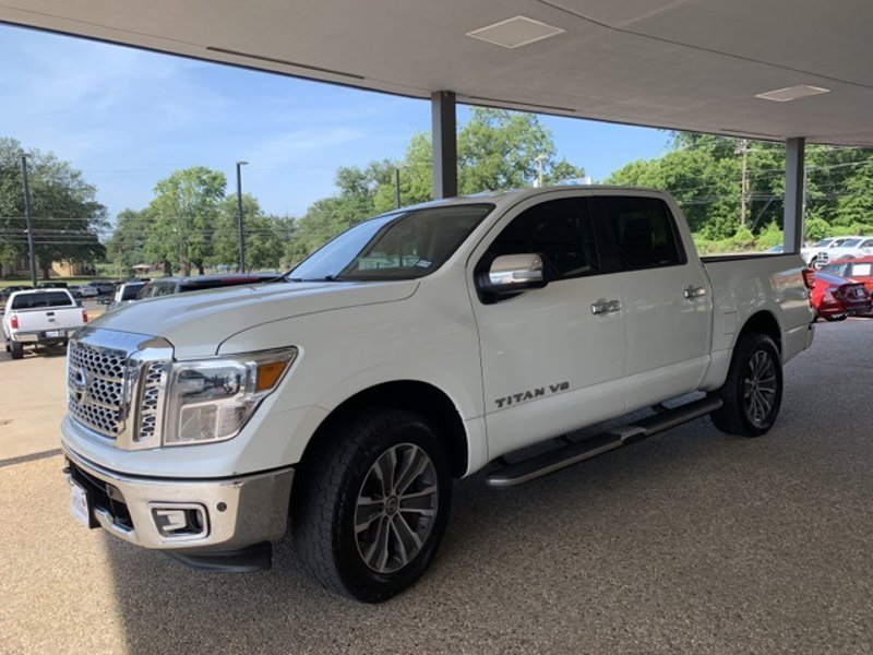 Used 2018 Nissan Titan SL image 1