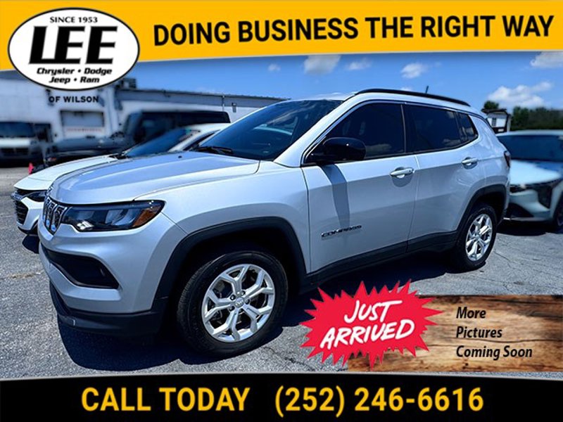 Used 2024 Jeep Compass Latitude image 1