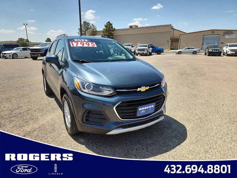 Used 2022 Chevrolet Trax LT w/ LT Convenience Package image 1