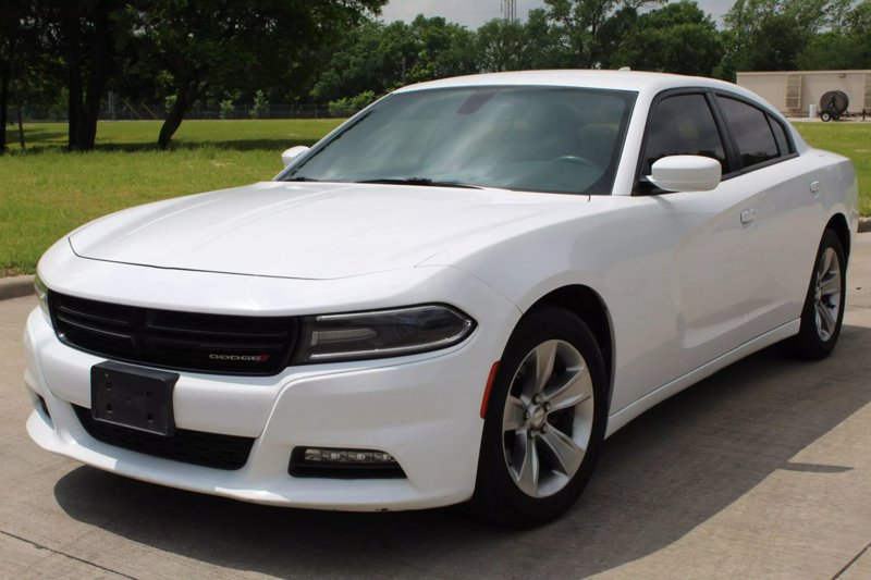 Used 2017 Dodge Charger SXT image 1
