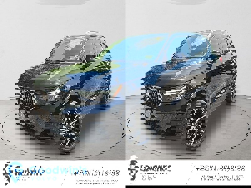 Certified 2025 Volvo XC40 B5 Core image 1