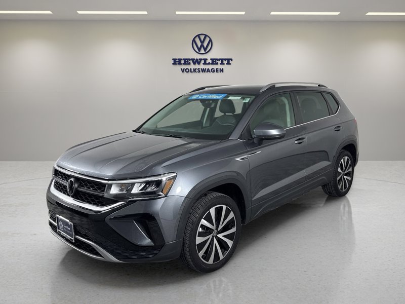 Certified 2023 Volkswagen Taos SE image 1