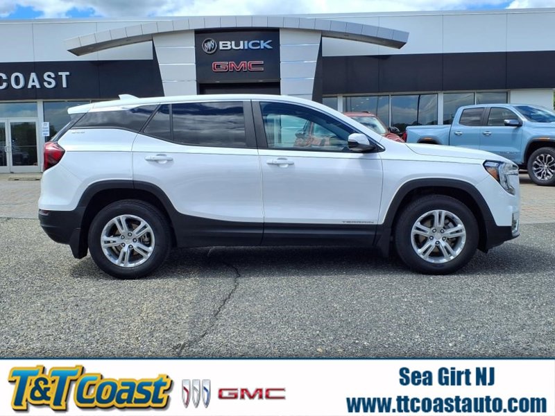 Certified 2022 GMC Terrain SLE image 1