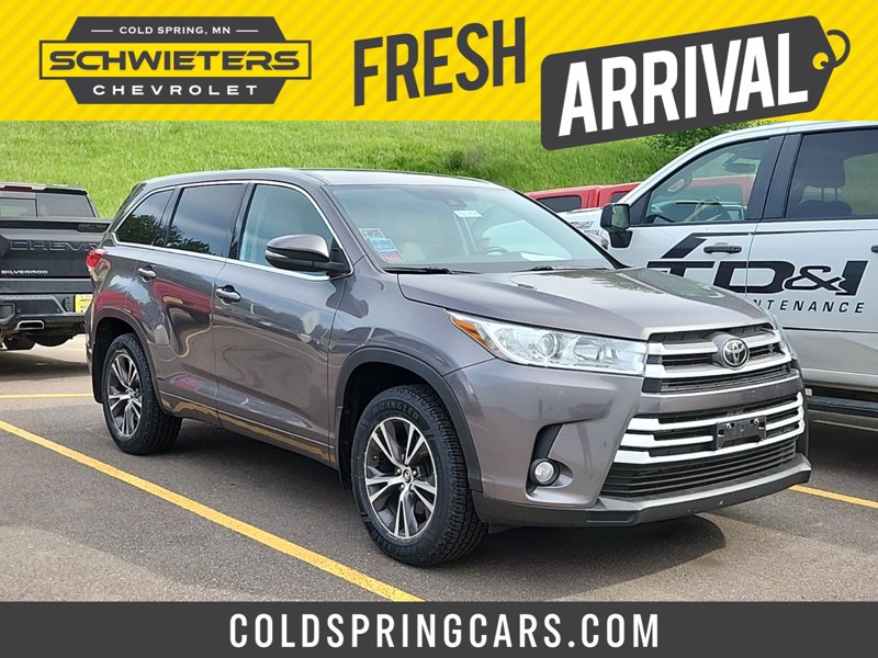 Used 2018 Toyota Highlander LE image 1