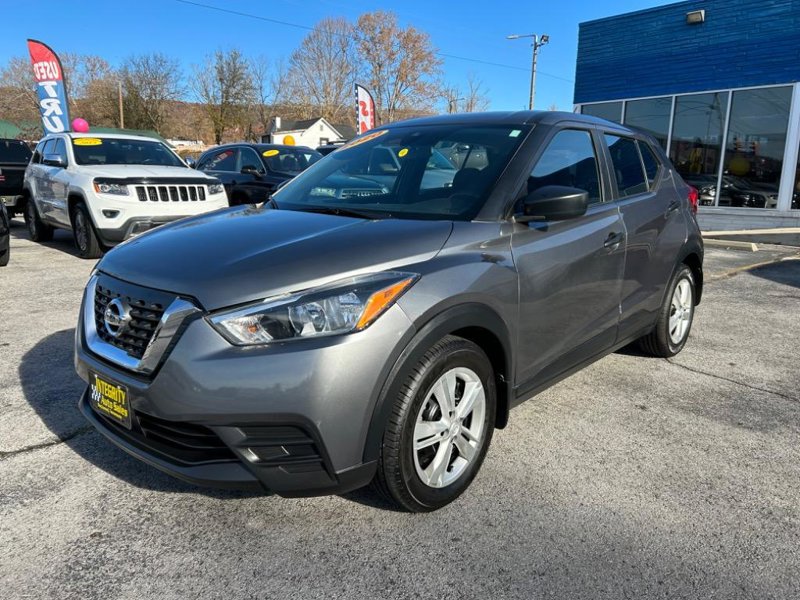 Used 2020 Nissan Kicks S image 1