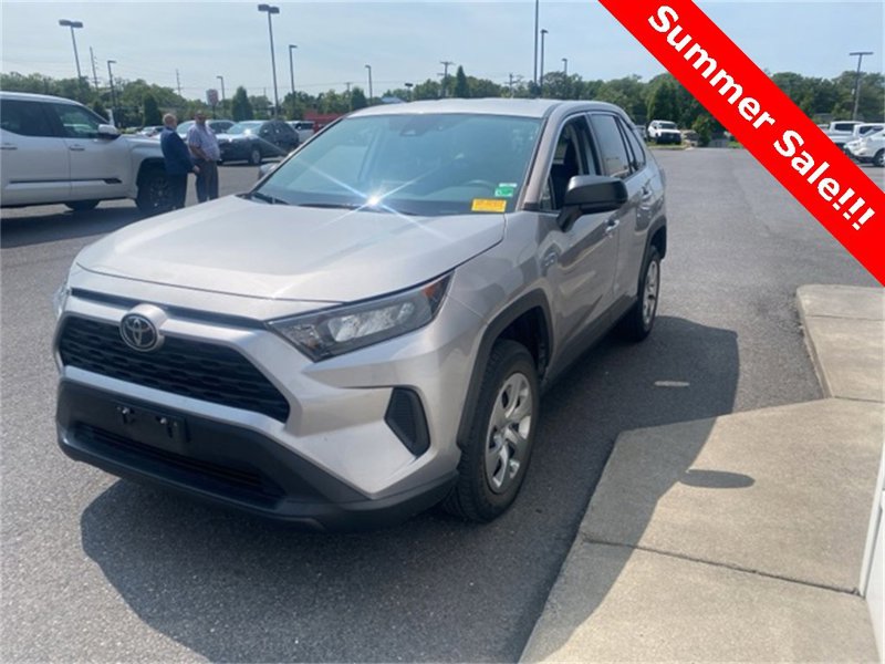 Used 2022 Toyota RAV4 LE image 1