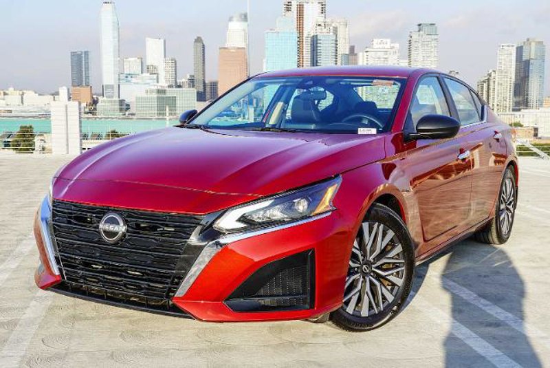 Certified 2024 Nissan Altima 2.5 SV image 1