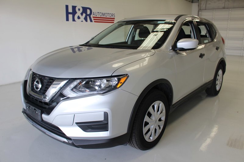 Used 2017 Nissan Rogue S image 1