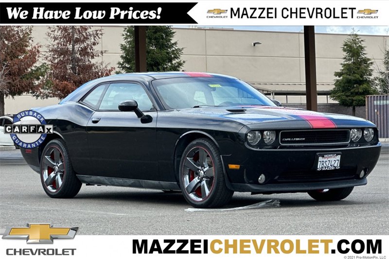 Used 2014 Dodge Challenger SXT image 1