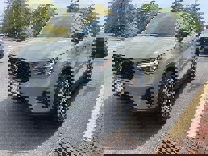 Certified 2023 Volvo XC40 B5 Plus w/ Driver Assist Package image 1