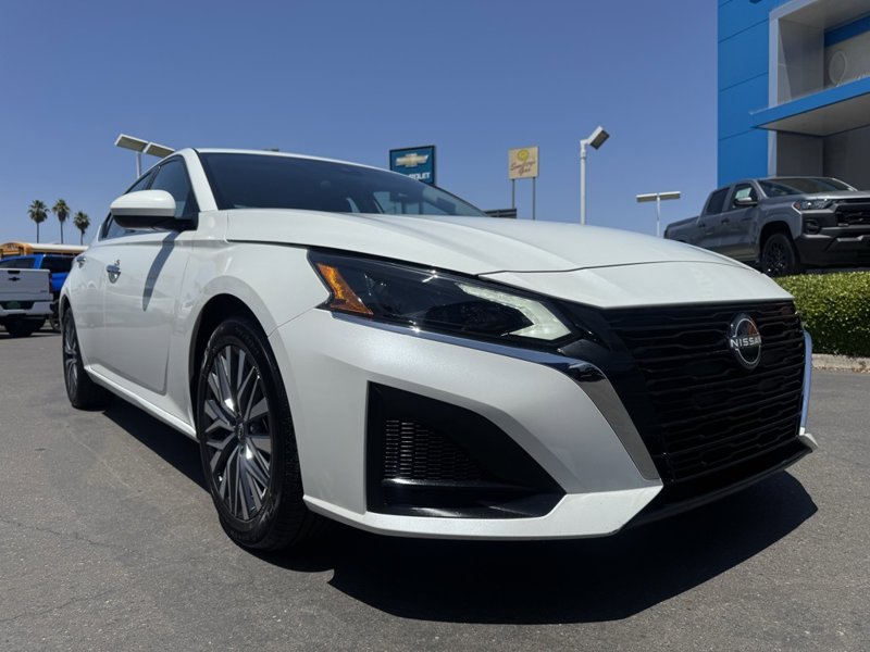 Used 2023 Nissan Altima 2.5 SV image 1