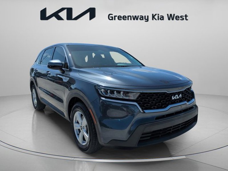 Certified 2023 Kia Sorento LX image 1