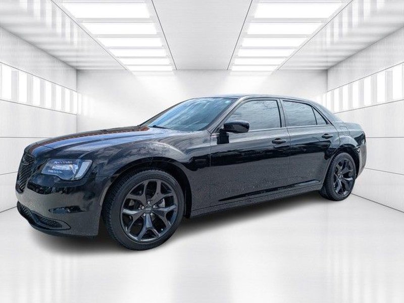Used 2022 Chrysler 300 Touring w/ Sport Appearance Package image 1
