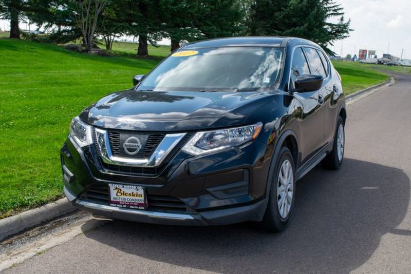 Used 2017 Nissan Rogue S image 1