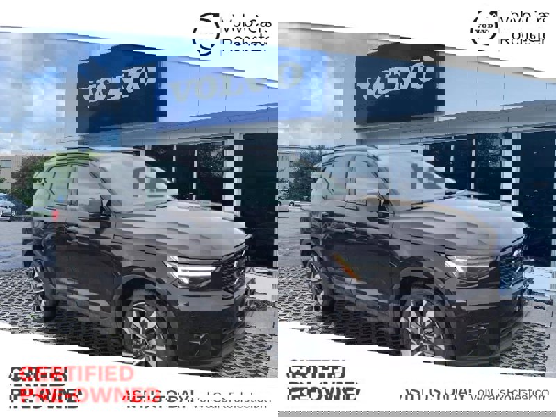 Certified 2025 Volvo XC40 B5 Plus w/ Protection Package Premier image 1