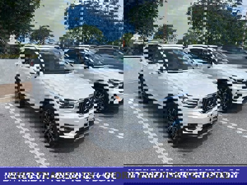 Certified 2022 Volvo XC40 T5 Inscription image 1