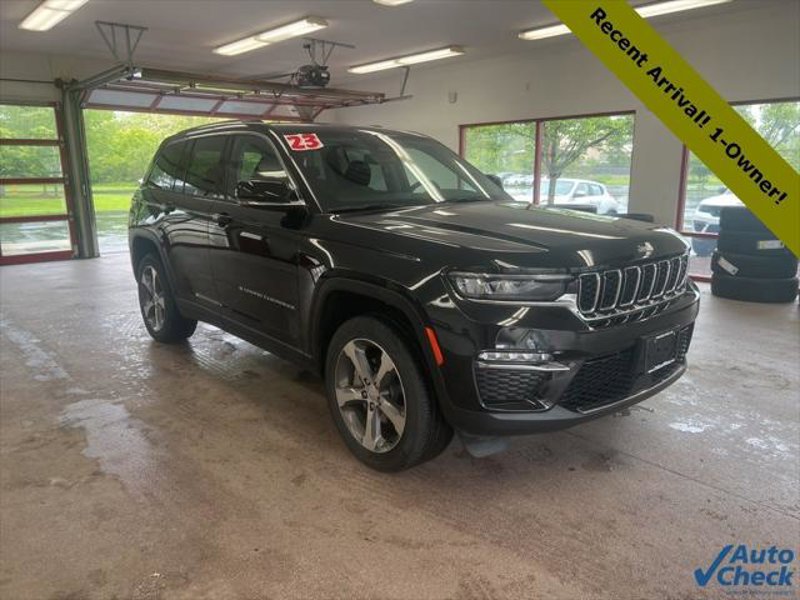 Certified 2023 Jeep Grand Cherokee Limited w/ Trailer Tow Prep Group (B) image 1
