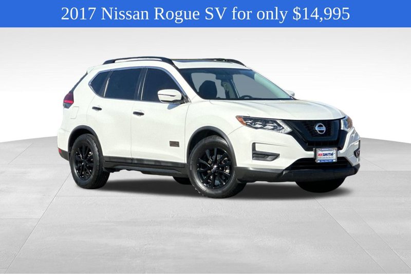 Used 2017 Nissan Rogue SV image 1